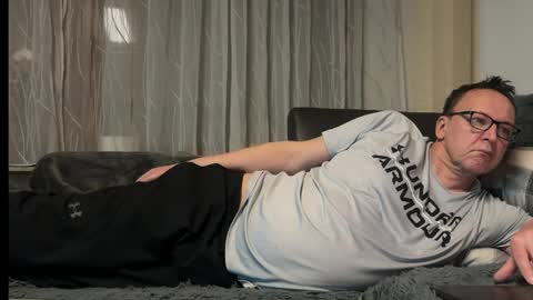 Tom online show from April 5, 7:33 pm