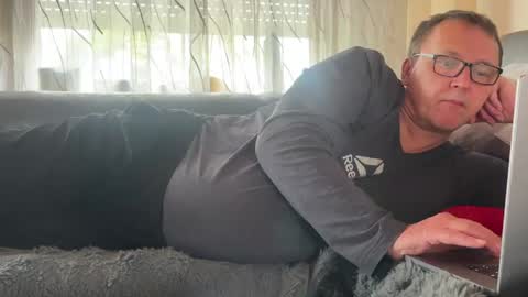 Tom online show from April 21, 2:45 pm