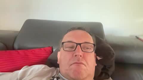 Tom online show from May 26, 5:42 pm