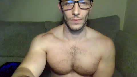 Snapshot of tom90ukx chatting on December 12, 8:53 pm tom90ukx online show from December 12, 8:53 pm