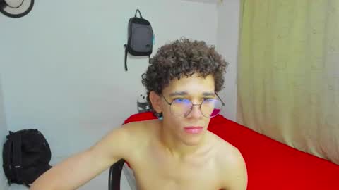 Snapshot of tom_blue10 chatting on September 11, 11:43 am Tom Blue online show from September 11, 11:43 am