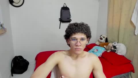 Snapshot of tom_blue10 chatting on September 29, 12:21 pm Tom Blue online show from September 29, 12:21 pm