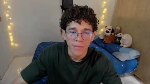 Snapshot of tom_blue10 chatting on November 24, 4:29 pm Tom Blue online show from November 24, 4:29 pm