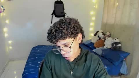 Snapshot of tom_blue10 chatting on December 2, 7:31 pm Tom Blue online show from December 2, 7:31 pm