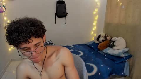 Snapshot of tom_blue10 chatting on December 4, 5:10 pm Tom Blue online show from December 4, 5:10 pm