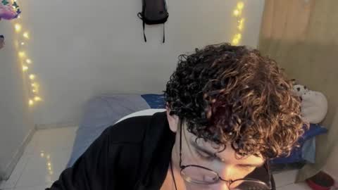 Snapshot of tom_blue10 chatting on December 16, 4:01 pm Tom Blue online show from December 16, 4:01 pm