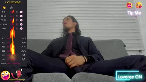 Snapshot of tom_blunt96 chatting on December 5, 3:26 am TOM online show from December 5, 3:26 am