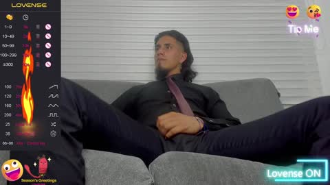 Snapshot of tom_blunt96 chatting on December 6, 8:40 pm TOM online show from December 6, 8:40 pm