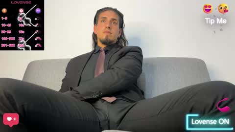 Snapshot of tom_blunt96 chatting on November 24, 11:48 pm TOM online show from November 24, 11:48 pm