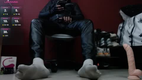 Snapshot of tom_brown12 chatting on December 3, 11:35 pm Tom online show from December 3, 11:35 pm