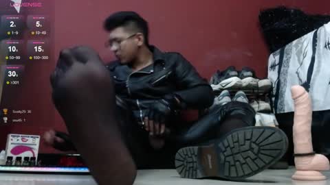 Snapshot of tom_brown12 chatting on December 9, 2:17 pm Tom online show from December 9, 2:17 pm