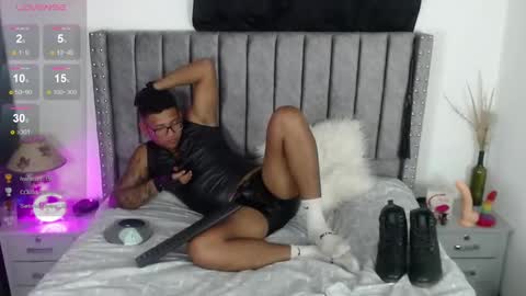 Snapshot of tom_brown12 chatting on December 19, 11:14 pm Tom online show from December 19, 11:14 pm