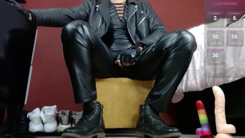 Snapshot of tom_brown12 chatting on January 30, 11:01 am Tom online show from January 30, 11:01 am