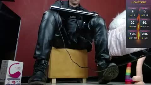 Snapshot of tom_brown12 chatting on February 1, 1:44 am Tom online show from February 1, 1:44 am