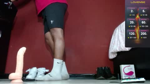 Snapshot of tom_brown12 chatting on February 6, 11:48 pm Tom online show from February 6, 11:48 pm