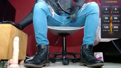 Snapshot of tom_brown12 chatting on February 9, 3:45 pm Tom online show from February 9, 3:45 pm