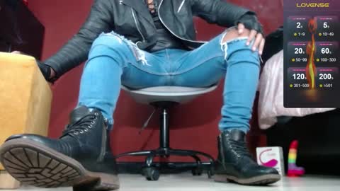 Snapshot of tom_brown12 chatting on February 10, 11:02 pm Tom online show from February 10, 11:02 pm