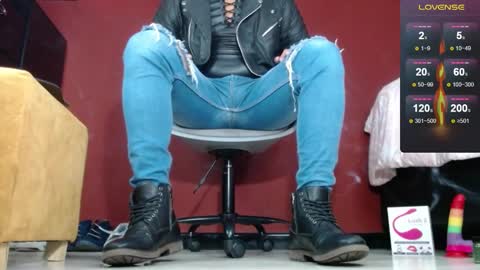 Snapshot of tom_brown12 chatting on February 11, 12:05 pm Tom online show from February 11, 12:05 pm