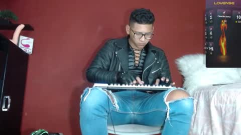 Snapshot of tom_brown12 chatting on February 12, 10:24 am Tom online show from February 12, 10:24 am