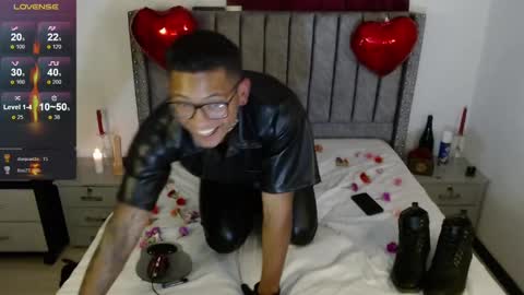 Snapshot of tom_brown12 chatting on February 15, 1:21 am Tom online show from February 15, 1:21 am