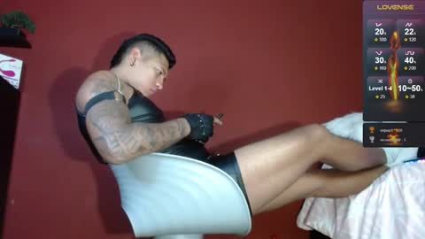 Snapshot of tom_brown12 chatting on February 17, 1:04 am Tom online show from February 17, 1:04 am