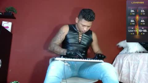 Snapshot of tom_brown12 chatting on February 17, 9:56 am Tom online show from February 17, 9:56 am