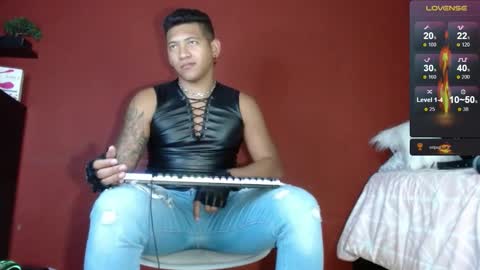 Snapshot of tom_brown12 chatting on February 17, 12:59 pm Tom online show from February 17, 12:59 pm