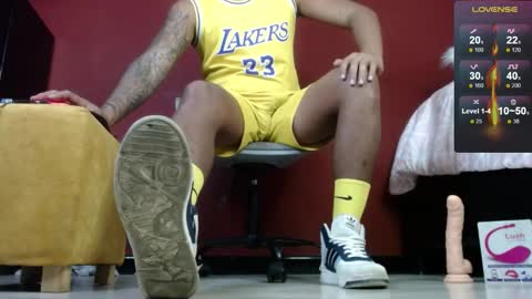 Snapshot of tom_brown12 chatting on February 19, 8:10 pm Tom online show from February 19, 8:10 pm