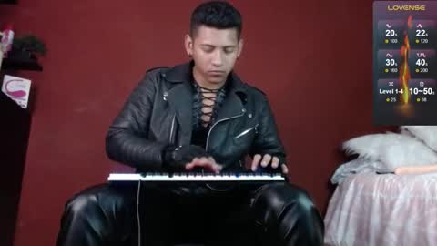 Snapshot of tom_brown12 chatting on February 20, 11:10 pm Tom online show from February 20, 11:10 pm