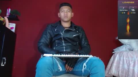 Snapshot of tom_brown12 chatting on February 21, 11:32 pm Tom online show from February 21, 11:32 pm