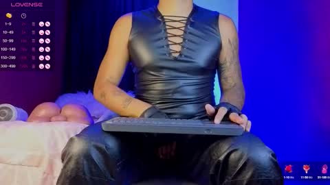 Snapshot of tom_brown12 chatting on October 1, 2:17 am Tom online show from October 1, 2:17 am