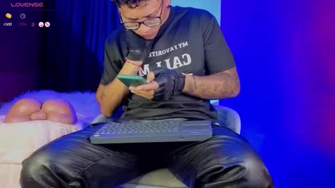 Snapshot of tom_brown12 chatting on October 5, 11:35 pm Tom online show from October 5, 11:35 pm