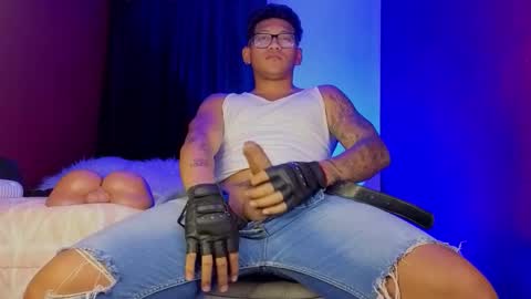 Snapshot of tom_brown12 chatting on October 8, 1:36 am Tom online show from October 8, 1:36 am