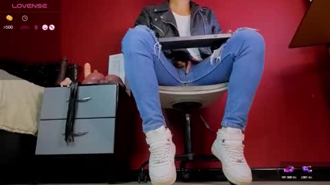 Snapshot of tom_brown12 chatting on October 29, 1:52 am Tom online show from October 29, 1:52 am