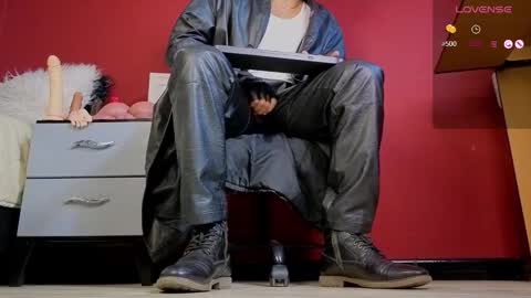 Snapshot of tom_brown12 chatting on November 19, 2:11 am Tom online show from November 19, 2:11 am