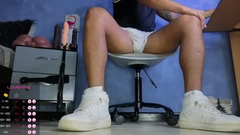 Tom online show from April 10, 11:26 am