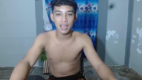 Snapshot of tom_denzel chatting on February 1, 1:09 pm jay online show from February 1, 1:09 pm