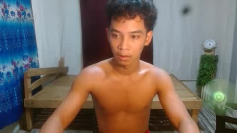 Snapshot of tom_denzel chatting on February 10, 11:14 am jay online show from February 10, 11:14 am