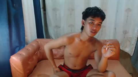 Snapshot of tom_denzel chatting on March 4, 4:51 am jay online show from March 4, 4:51 am