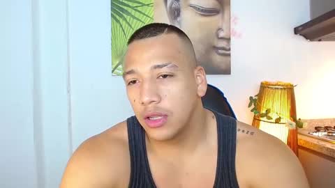 Snapshot of tom_muscle1 chatting on December 16, 11:12 am Tom muscle1 online show from December 16, 11:12 am