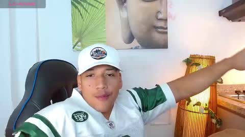 Snapshot of tom_muscle1 chatting on January 8, 6:20 pm Tom muscle1 online show from January 8, 6:20 pm