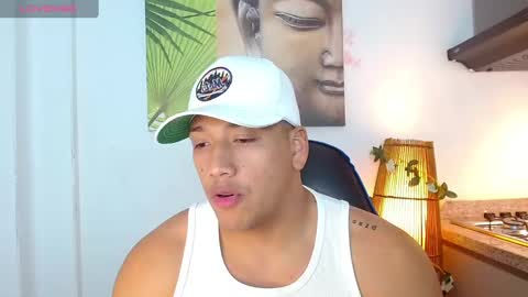 Snapshot of tom_muscle1 chatting on January 9, 5:54 pm Tom muscle1 online show from January 9, 5:54 pm