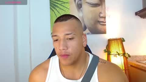 Snapshot of tom_muscle1 chatting on January 19, 6:32 pm Tom muscle1 online show from January 19, 6:32 pm