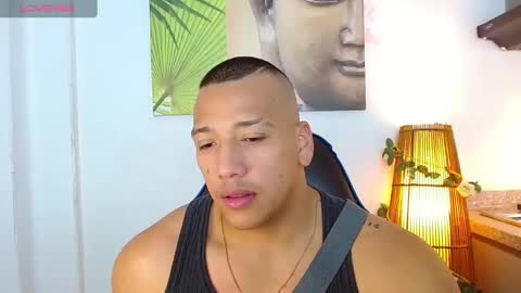 Snapshot of tom_muscle1 chatting on January 22, 6:10 pm Tom muscle1 online show from January 22, 6:10 pm