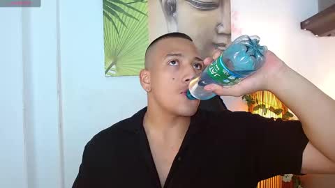 Snapshot of tom_muscle1 chatting on January 23, 3:43 pm Tom muscle1 online show from January 23, 3:43 pm