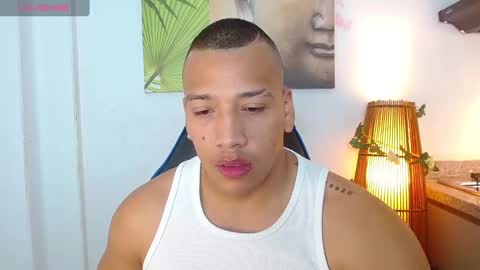 Snapshot of tom_muscle1 chatting on January 26, 12:01 pm Tom muscle1 online show from January 26, 12:01 pm