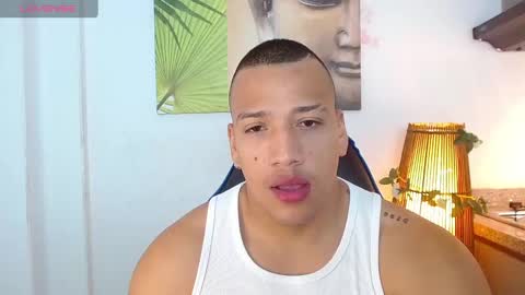 Snapshot of tom_muscle1 chatting on January 27, 12:05 pm Tom muscle1 online show from January 27, 12:05 pm