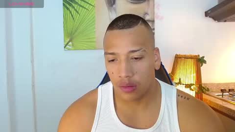Snapshot of tom_muscle1 chatting on February 2, 6:20 pm Tom muscle1 online show from February 2, 6:20 pm