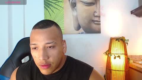 Snapshot of tom_muscle1 chatting on February 7, 6:13 pm Tom muscle1 online show from February 7, 6:13 pm