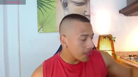 Snapshot of tom_muscle1 chatting on February 8, 12:06 pm Tom muscle1 online show from February 8, 12:06 pm